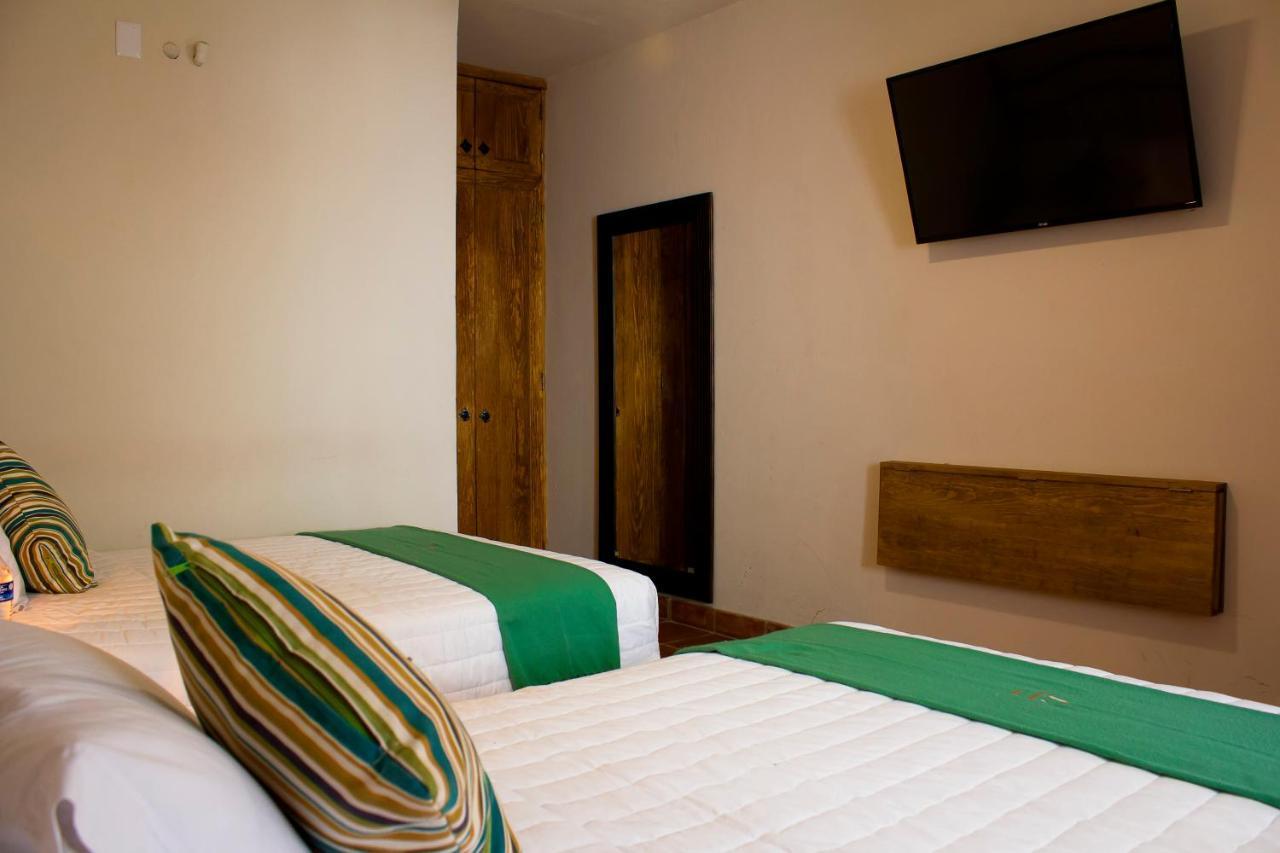Hotel Puerta San Pedro à Tlaquepaque Extérieur photo