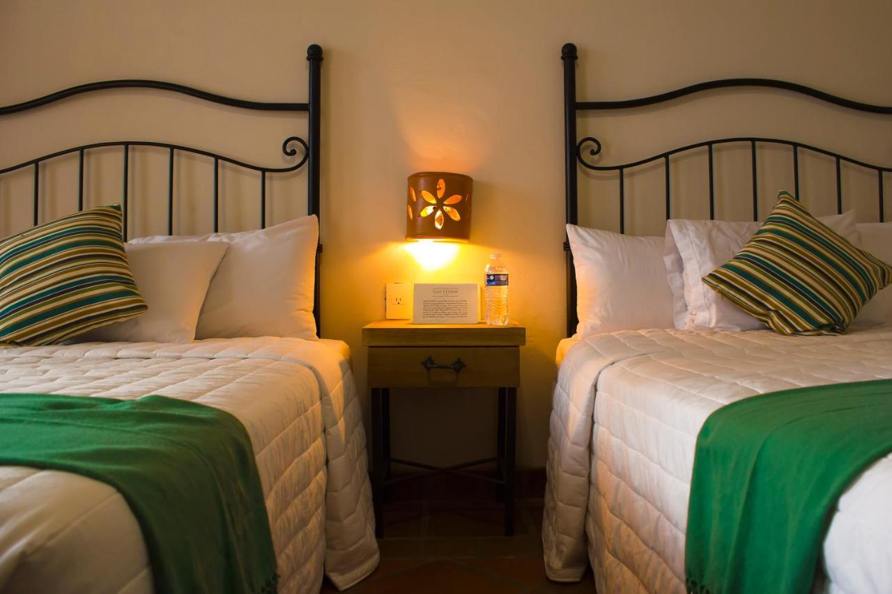 Hotel Puerta San Pedro à Tlaquepaque Extérieur photo